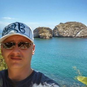 Meet your Posher, Derick